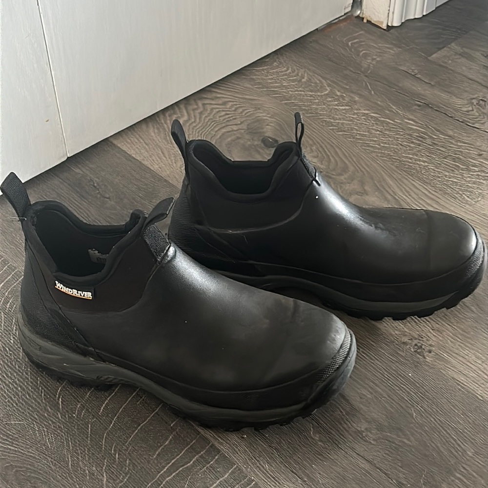 Black wind river waterproof boots size 9